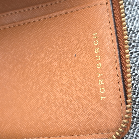 Tory Burch wallet wristlet - Picture 6 of 9